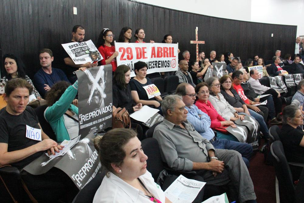 Comunidade se revolta